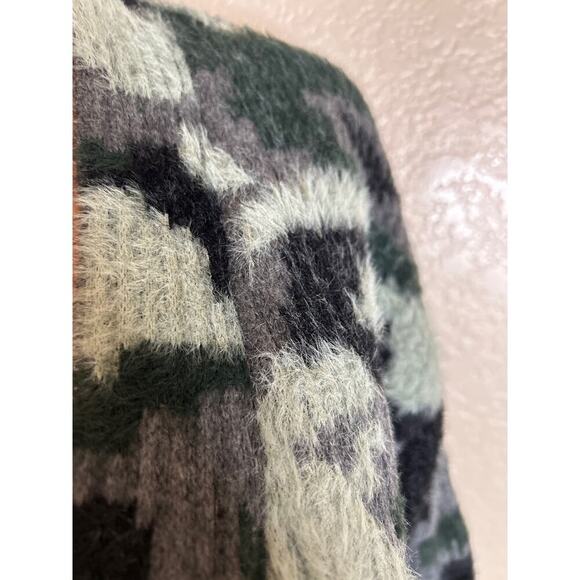 Vince Camuto cardigan sweater camo print eyelash button up V-neck SOFT SZ LG - Picture 9 of 9